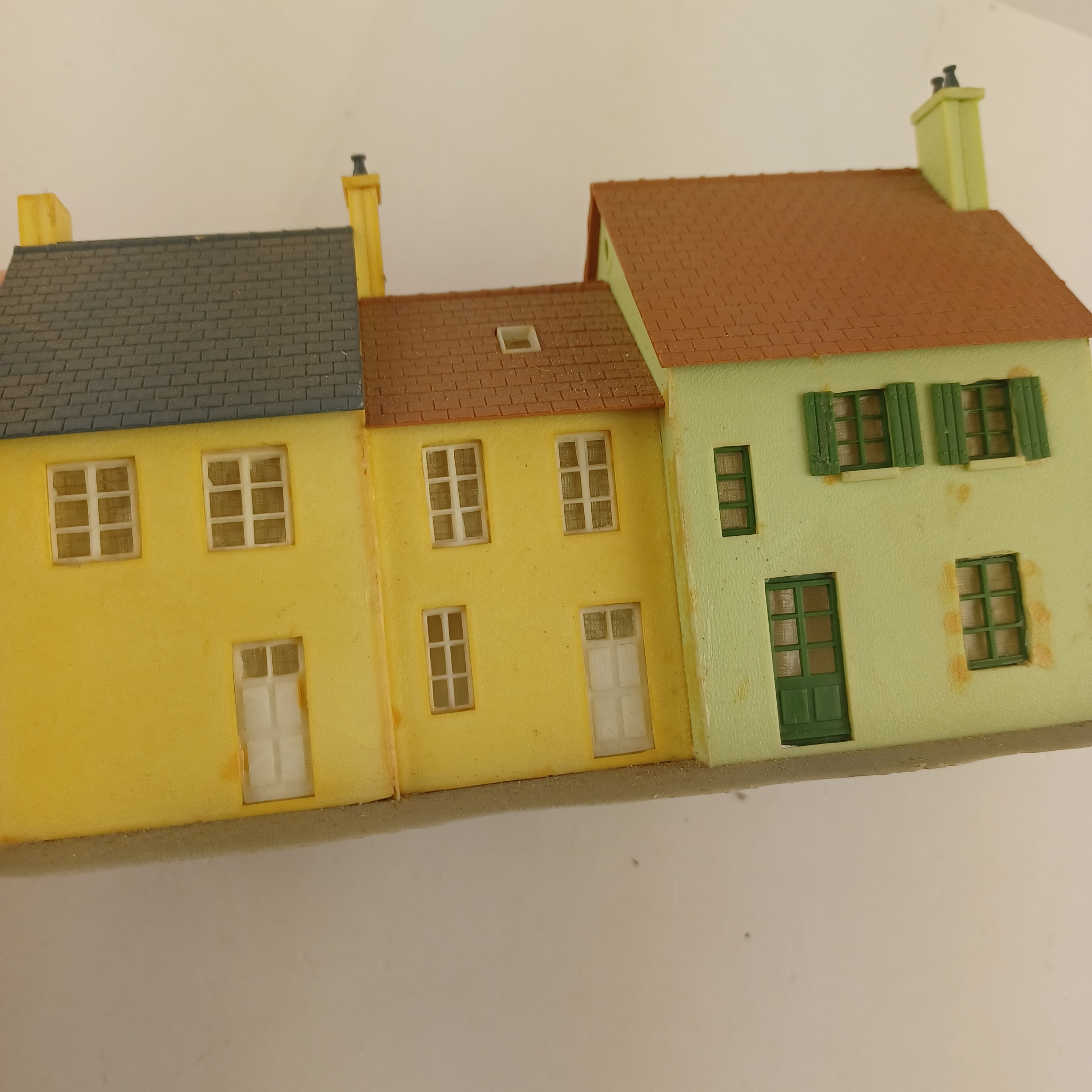 Voir photo 7 de Maquette de modélisme de trois commerces, café de la gare, tabac et restaurant, épicerieau bon beurre et boucherie Sansos de 16x10x10 cm Maquette de modélisme de trois commerces, café de la gare, tabac et restaurant, épicerieau bon beurre et boucherie Sansos de 16x10x10 cm Très bon état - Vue 7 -